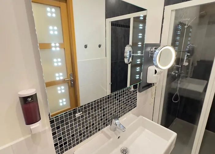 St Paul Marais Flat Ground Floor Apartment Paris