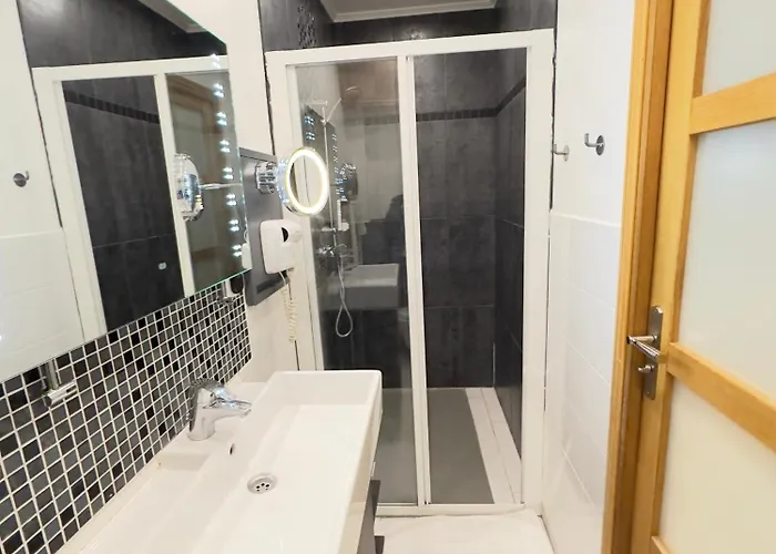 St Paul Marais Flat Ground Floor Apartment *