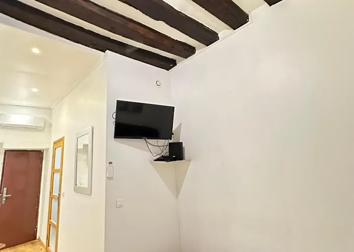 St Paul Marais Flat Ground Floor * Paris