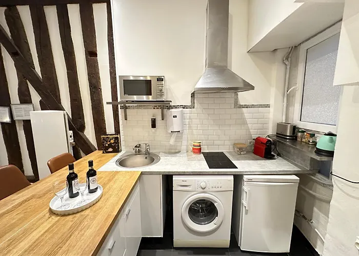 St Paul Marais Flat Ground Floor *