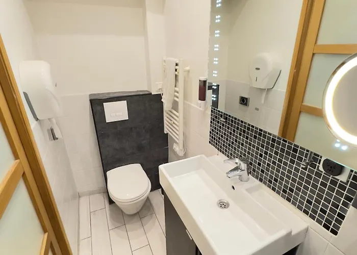 St Paul Marais Flat Ground Floor Apartment Paris