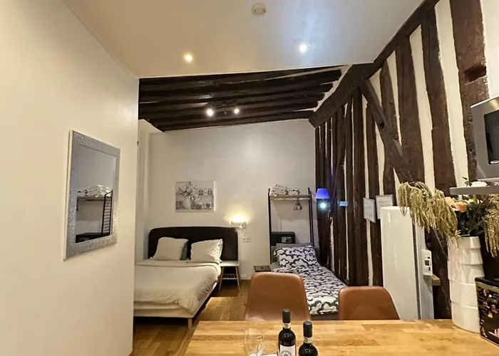St Paul Marais Flat Ground Floor