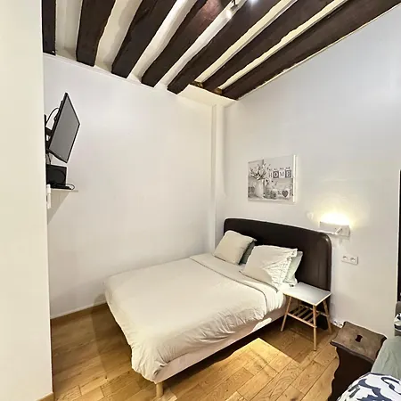 St Paul Marais Flat Ground Floor Lejlighed Paris