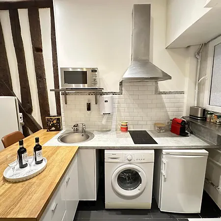 St Paul Marais Flat Ground Floor *