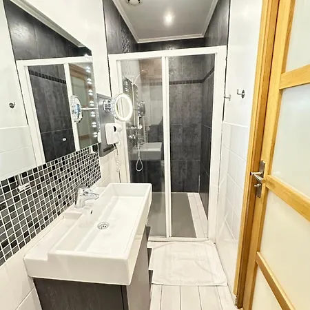 St Paul Marais Flat Ground Floor *