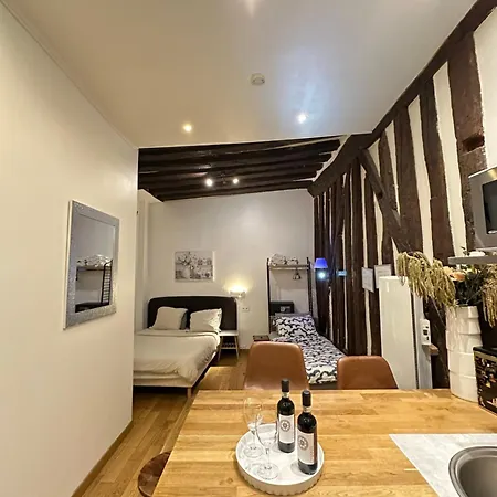 St Paul Marais Flat Ground Floor